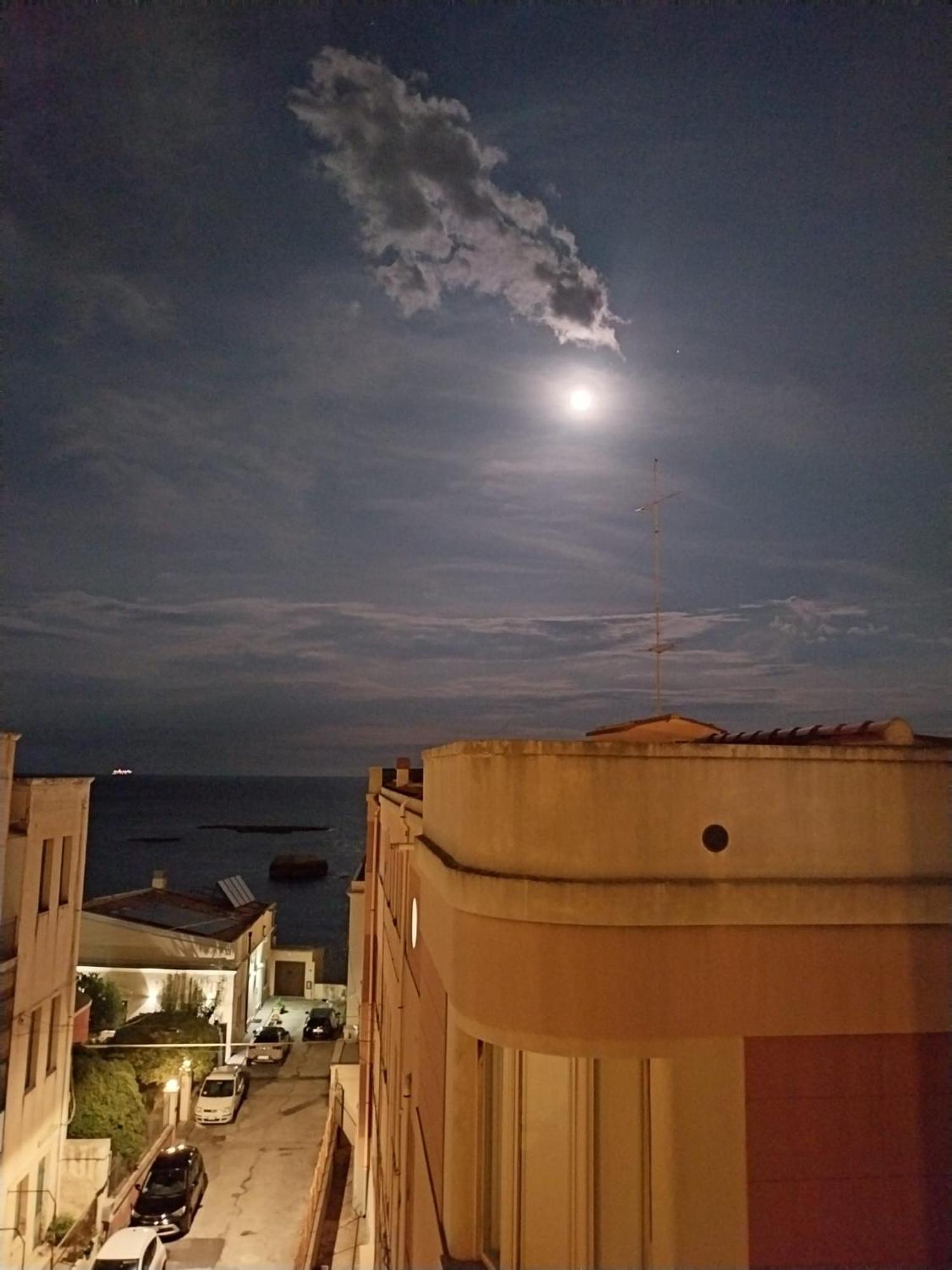 Sea View Apartment Сиракуза Екстериор снимка